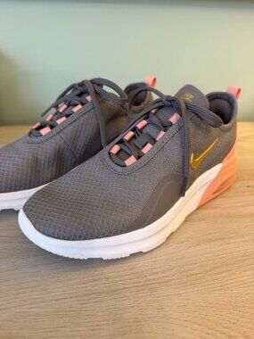 NIKE Women's Air Max Motion 2 sneakers